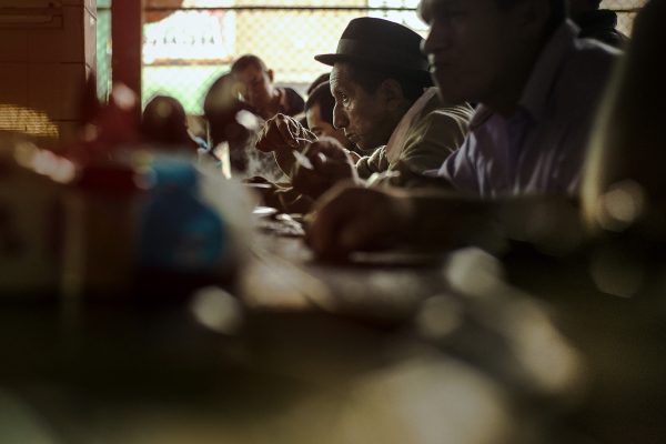 SAN AGUSTIN  Personas desayunando la Plaza de Mercado  delatorrephoto